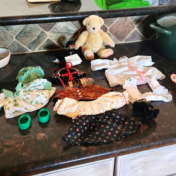 Muffy Vanderbear collection and outfits - Picture 1 of 8